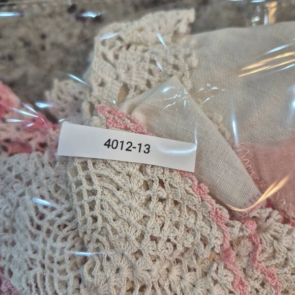 Crochet, 4 Vintage Pink & White Cotton Doilies Handmade - Picture 7 of 7